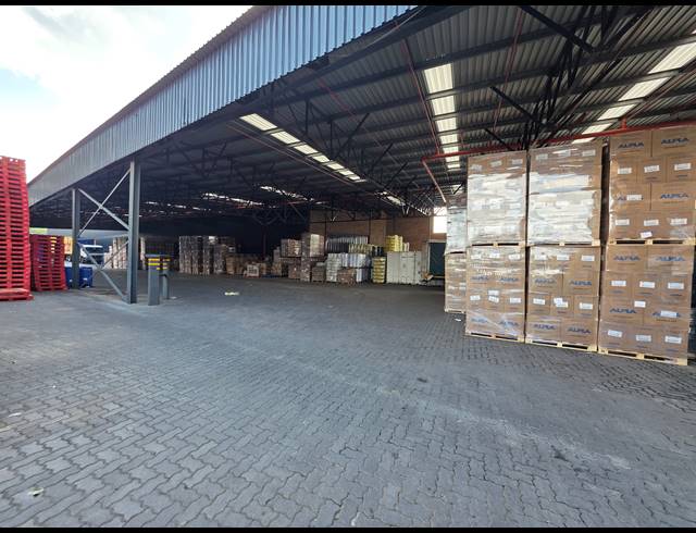 8,300M² WAREHOUSE TO LET IN ROBERTSHAM